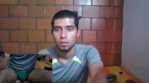 Snapshot of latinmansmoking chatting on 8, 10, 2025 latinmansmoking online show from 8, 10, 2025