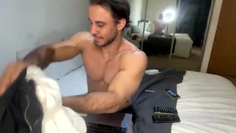 latino_rodri online show from 17, 4, 2026