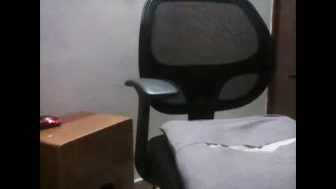 Snapshot of latintropikal chatting on 11, 4, 2026 Latin Flow online show from 11, 4, 2026