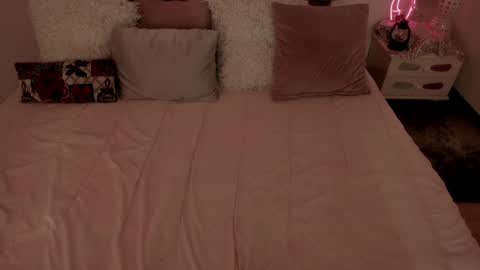 Laura online show from 5, 1, 2025