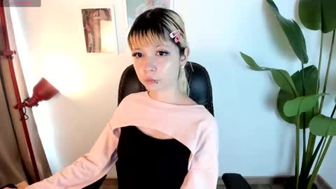 Snapshot of laukyubey1 chatting on 28, 4, 2026 laukyubey1 online show from 28, 4, 2026