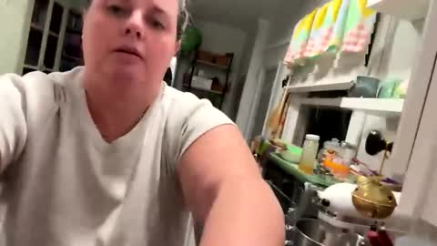 Snapshot of laulauma chatting on 6, 1, 2025 LauLauMa online show from 6, 1, 2025