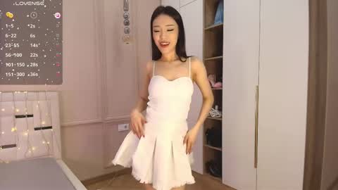 Snapshot of laumalove chatting on 27, 4, 2026 Lauma online show from 27, 4, 2026