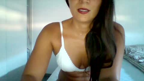 Snapshot of laura69800 chatting on 2, 7, 2026 Laura online show from 2, 7, 2026