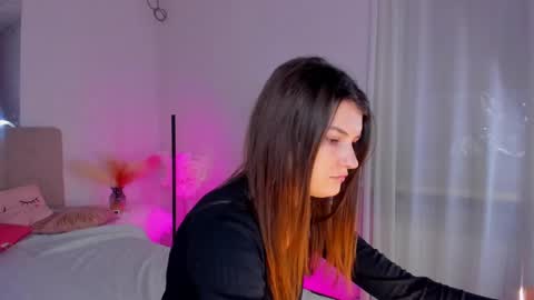 Laura online show from 8, 3, 2025