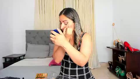 Snapshot of laura__martiinez chatting on 19, 6, 2026 online show from 19, 6, 2026