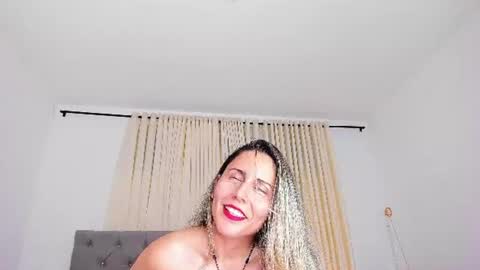 Snapshot of laura__martiinez chatting on 10, 7, 2026 online show from 10, 7, 2026