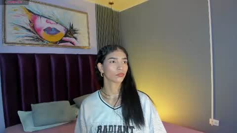 Snapshot of laura_aristizabal_19 chatting on 23, 7, 2026 Laura online show from 23, 7, 2026