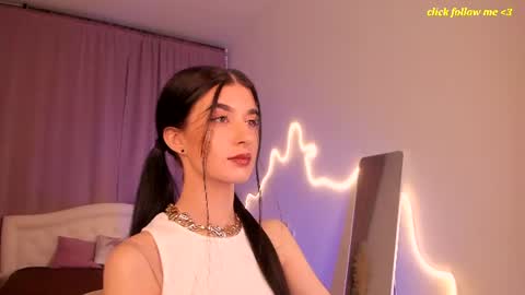 Snapshot of laura_coy chatting on 5, 7, 2026 Laura online show from 5, 7, 2026