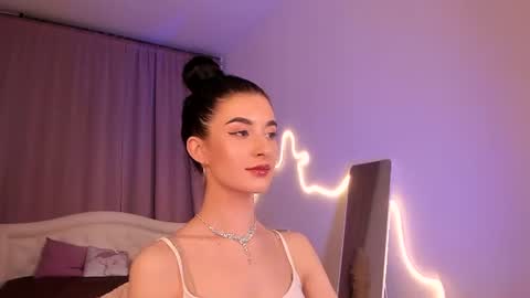 Snapshot of laura_coy chatting on 7, 7, 2026 Laura online show from 7, 7, 2026