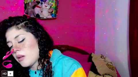 weedcam Curly Laura OF    online show from 10, 4, 2026
