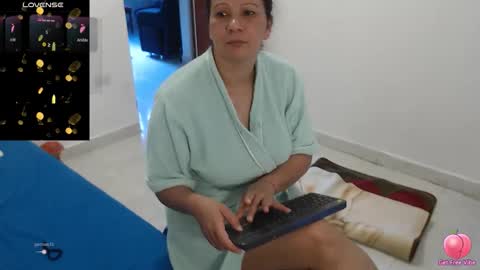 laura_foxx2379 online show from 18, 1, 2026