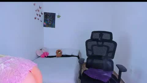 Snapshot of laura_ivy chatting on 25, 7, 2026 LauraIvy online show from 25, 7, 2026