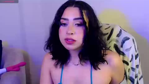 laura_pink01 online show from 15, 9, 2025