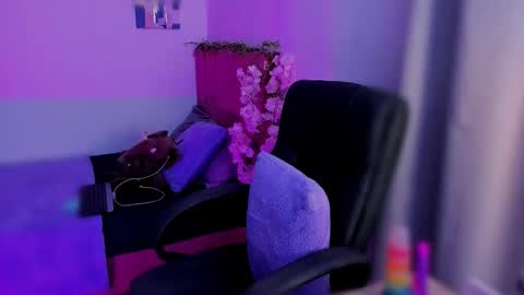 Laura Rose online show from 24, 11, 2025