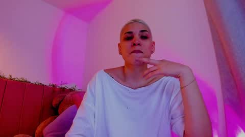 Snapshot of laura_r23 chatting on 20, 4, 2026 Laura Rose online show from 20, 4, 2026