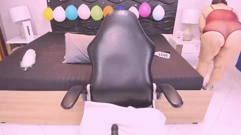 Snapshot of laura_riley chatting on 19, 1, 2026 Laura online show from 19, 1, 2026