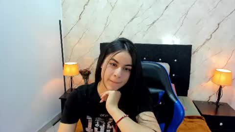 Snapshot of laura_soe chatting on 29, 6, 2026 LAURA SOE online show from 29, 6, 2026