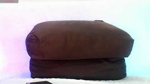 Laura online show from 10, 4, 2026