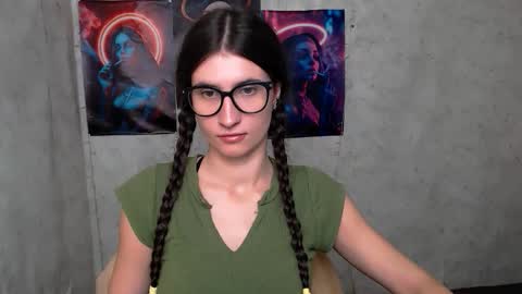 Snapshot of lauradre_ chatting on 18, 10, 2025 Laura online show from 18, 10, 2025