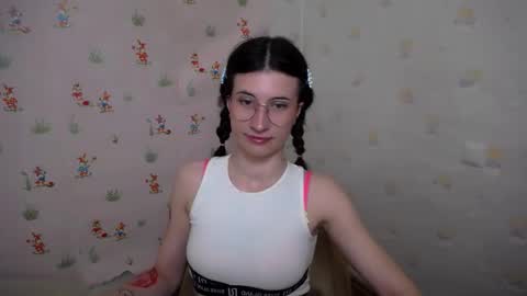 Snapshot of lauradre_ chatting on 28, 4, 2026 Laura online show from 28, 4, 2026
