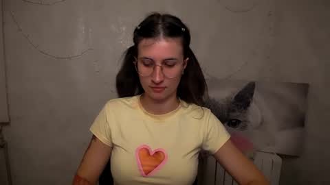 Snapshot of lauradre_ chatting on 5, 7, 2026 Laura online show from 5, 7, 2026