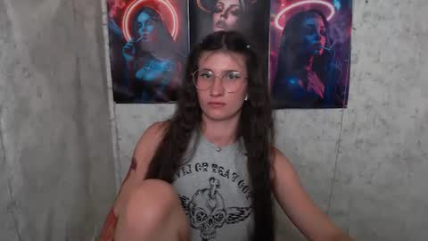 Snapshot of lauradre_ chatting on 7, 7, 2026 Laura online show from 7, 7, 2026