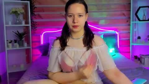 Snapshot of lauraellinss chatting on 9, 11, 2025 Laura online show from 9, 11, 2025