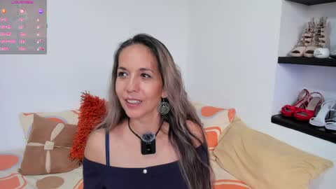 Snapshot of laurafarrely chatting on 22, 4, 2026 Laura online show from 22, 4, 2026