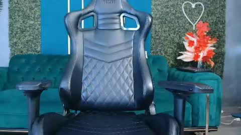 Snapshot of laurainemisti chatting on 17, 7, 2026 laura online show from 17, 7, 2026