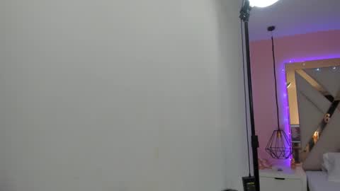 laura  online show from 28, 2, 2026