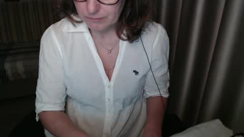 Lauraoven1 online show from 6, 3, 2025