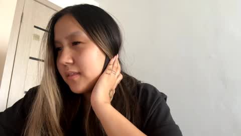 Snapshot of lauraparda chatting on 31, 3, 2026 Miko online show from 31, 3, 2026