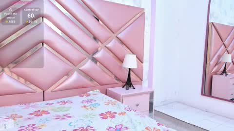 Snapshot of lauraroot chatting on 6, 2, 2026 lauraroot online show from 6, 2, 2026