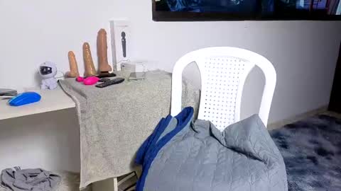 Snapshot of laurasex_21 chatting on 1, 2, 2025 Laura online show from 1, 2, 2025