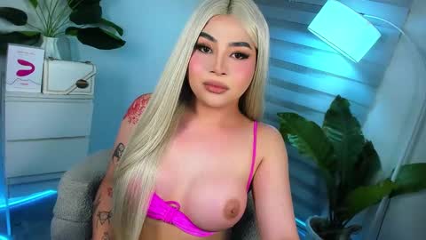 Snapshot of laurasinclair chatting on 27, 1, 2025 Your sweet Laura online show from 27, 1, 2025