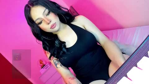 Snapshot of laurasinclair chatting on 9, 1, 2026 Your sweet Laura online show from 9, 1, 2026