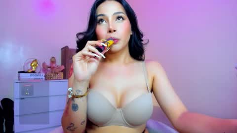 Snapshot of laurasinclair chatting on 2, 3, 2026 Your sweet Laura online show from 2, 3, 2026