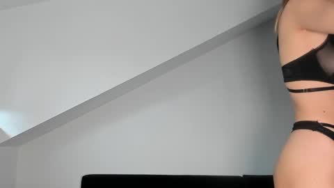 Laura Lara Sommer online show from 20, 3, 2026