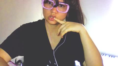 Snapshot of laurengirls1 chatting on 10, 3, 2026 onlyfan laureng7 - 7 laureng2 online show from 10, 3, 2026