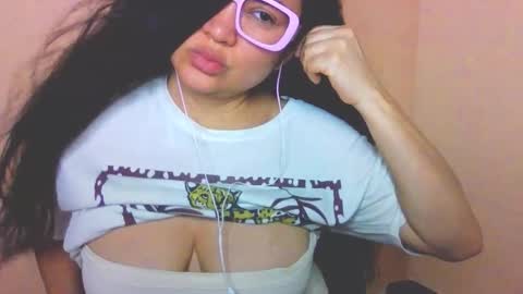 Snapshot of laurengirls1 chatting on 14, 3, 2026 onlyfan laureng7 - 7 laureng2 online show from 14, 3, 2026