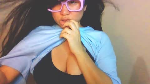Snapshot of laurengirls1 chatting on 2, 4, 2026 onlyfan laureng7 - 7 laureng2 online show from 2, 4, 2026