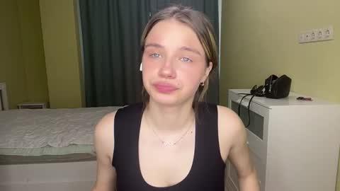 Snapshot of laurineleconey chatting on 24, 2, 2026 Bella online show from 24, 2, 2026