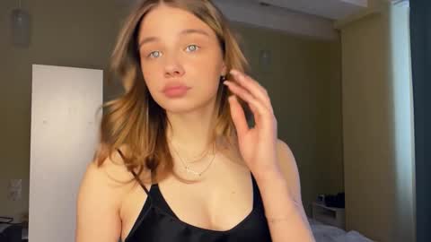 Snapshot of laurineleconey chatting on 1, 3, 2026 Bella online show from 1, 3, 2026