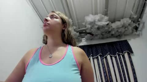 Snapshot of lauu_g chatting on 5, 5, 2026 Lauu G online show from 5, 5, 2026