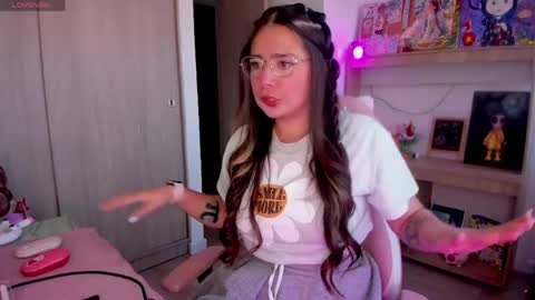 Snapshot of lauu_r chatting on 6, 5, 2026 online show from 6, 5, 2026