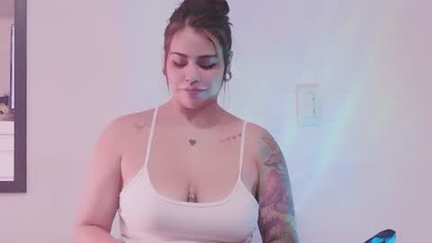 Snapshot of lauuuuuu_9 chatting on 19, 6, 2026 online show from 19, 6, 2026