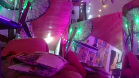 Snapshot of laye19 chatting on 6, 1, 2025 Laye19 online show from 6, 1, 2025