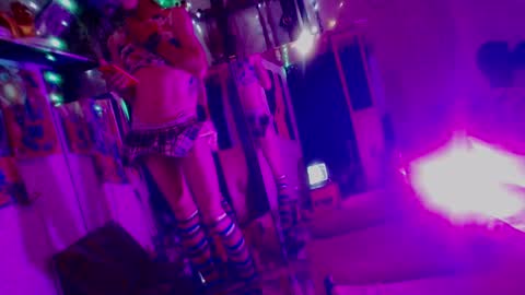 Snapshot of laye19 chatting on 1, 2, 2025 Laye19 online show from 1, 2, 2025