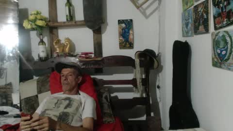 Snapshot of laye19 chatting on 9, 3, 2025 Laye19 online show from 9, 3, 2025